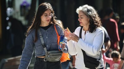 Impuesto rosa, talla de ropa o desinformación por género: 53% de las mujeres afirma haber sido discriminada en el comercio