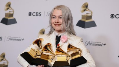 ¿Estás de acuerdo? La cantante Phoebe Bridgers prohíbe los celulares en su próxima gira por Estados Unidos