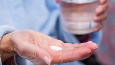 Una esperanza para el mal dormir: Avanzan los ensayos de una pastilla contra la apnea del sueño