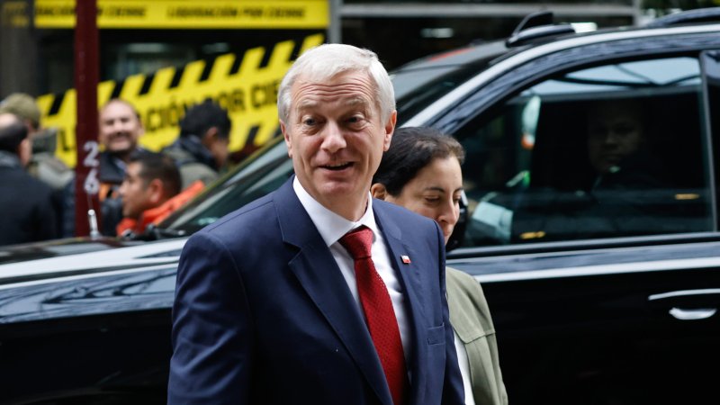 CEP revela que más de la mitad de los chilenos desaprueba la gestión del Presidente Kast