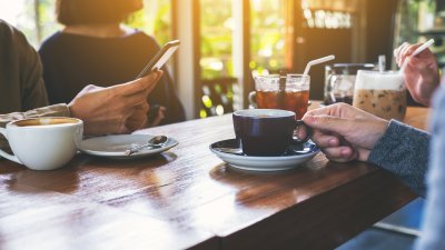 Cafeína, memoria y sueño: Los beneficios del café y por qué hay que tener cuidado con las bebidas energéticas