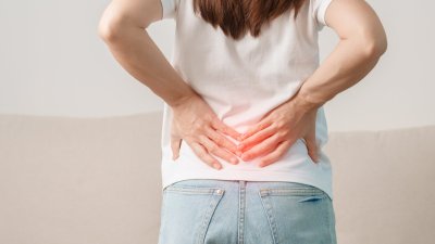 Lumbago y ciática: ¿Cómo identificar una de las principales causas de discapacidad laboral en Chile y el mundo?