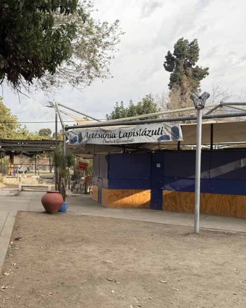 "Es indigno": El drama de los artesanos de Pío Nono ante repentino desalojo por obras de Metro