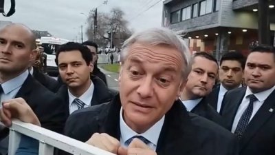 “Usted tiene a todos los chilenos mal”: La tensa discusión que protagonizó el Presidente Kast con una mujer en Villarrica
