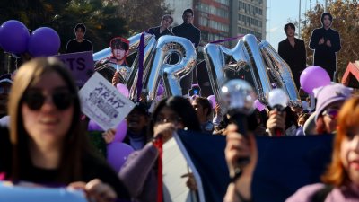 El fenómeno de las ARMY: Especialista explica la gran capacidad de organización de las fanáticas de BTS