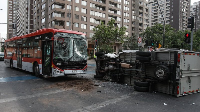 Revelan la intersecciones con más accidentes de tránsito en la RM: Vespucio concentra la mayoría