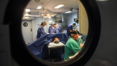 Casi 400 mil pacientes: Informan cifra récord de personas en listas de espera para una cirugía en el sistema público