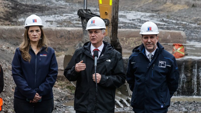 Antes de las lluvias en la RM: Presidente Kast inspeccionó medidas preventivas en la Quebrada de Ramón