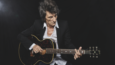 Un Rolling Stone en Chile: Ronnie Wood presentará show solista en Movistar Arena