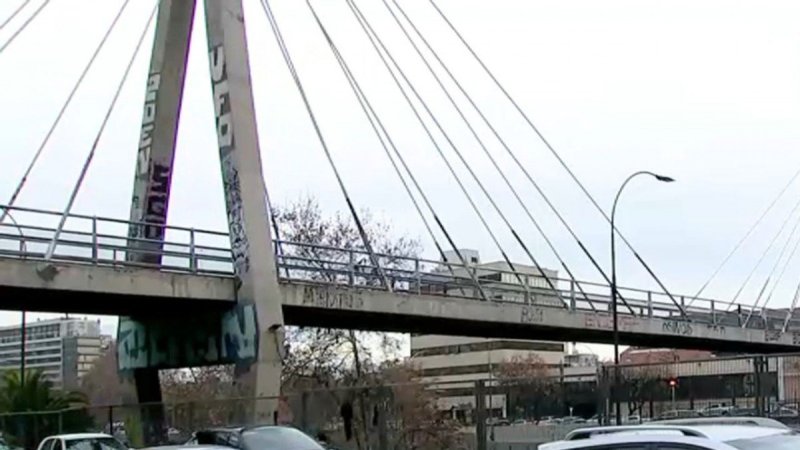 La nueva cara del Puente Huérfanos: anuncian recuperación de la histórica pasarela del centro de Santiago