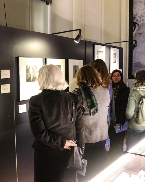 “Grabados Antigrabados”: Biblioteca Nacional celebra los 70 años de Poemas y antipoemas de Nicanor Parra con muestra de Taller 99