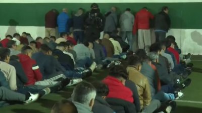 Con helicópteros y casi 100 vehículos: operativo traslada a 295 reos de alta peligrosidad a Talca