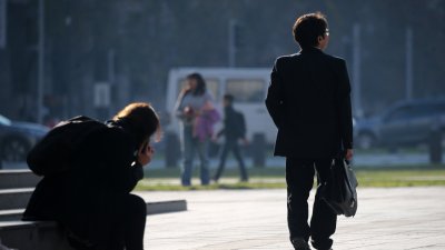 Más profesionales, menos empleos acordes a su formación: El avance del “desempleo ilustrado” en Chile