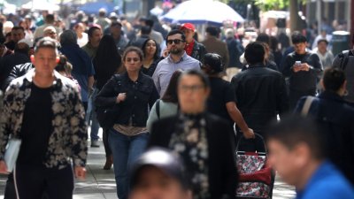 Mercado laboral recibe dura evaluación: 70% de los trabajadores asegura que el sueldo no le alcanza para el costo de la vida