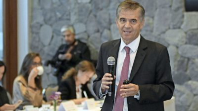 Expresidente del Banco Central vincula debilidad económica con alza de combustibles: "El bencinazo fue importante"