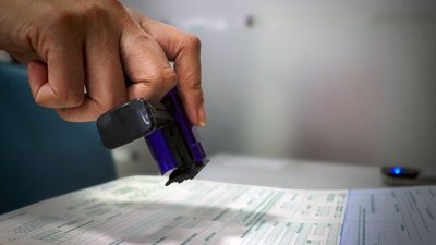 Licencias médicas falsas: Justicia dictaminó cárcel efectiva para nueve médicos