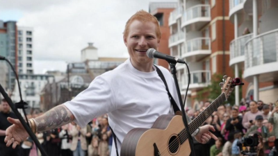 Músicos renuncian a gira de Ed Sheeran tras exclusión del rapero Macklemore por apoyar a Palestina