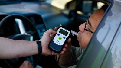“He manejado así antes y nunca pasó nada”: Expertos revelan la trampa mental detrás de conducir después de beber