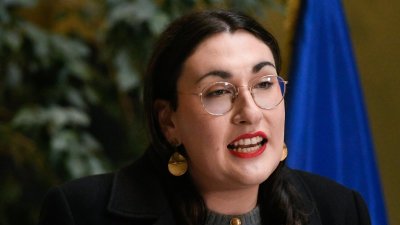 Diputada Schneider advierte inacción en Mineduc y cuestiona liderazgo de ministra Arzola: "Ella es la vocera del Ministro Quiroz"