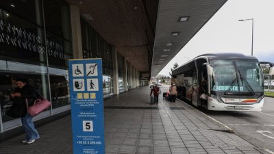Ojo, viajeros: Aeropuerto de Santiago prepara conexión directa con terminales de buses de regiones