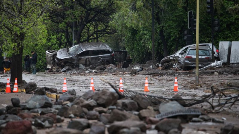 El aluvión en Las Condes reabre la discusión por la falta de radares meteorológicos en Chile