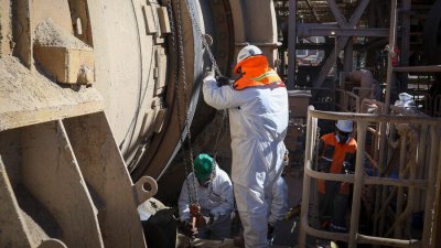 Muertes en faenas mineras: Presión por producir más cobre podría debilitar controles de seguridad