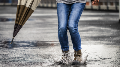 ¿Quedarse con la ropa mojada enferma? Lo que dice la ciencia ante este mito popular