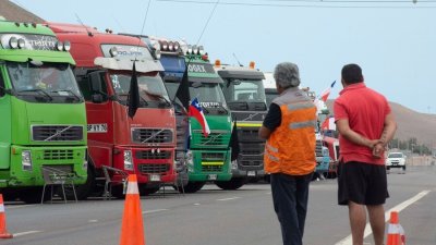 Camioneros descartan paro nacional tras nueva alza de combustibles y respaldan gestión de Hacienda