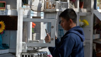 Duelo digital: ¿Cómo enfrentar la muerte de un ser querido en tiempos de redes sociales?