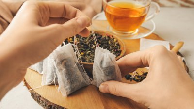 ¿Qué tan saludable es tu taza de té? Estudio alerta sobre los microplásticos en las bolsitas de infusión