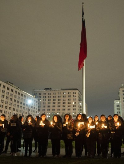 “Nunca más”: Miles de mujeres rodearon La Moneda para conmemorar los 50 años del golpe