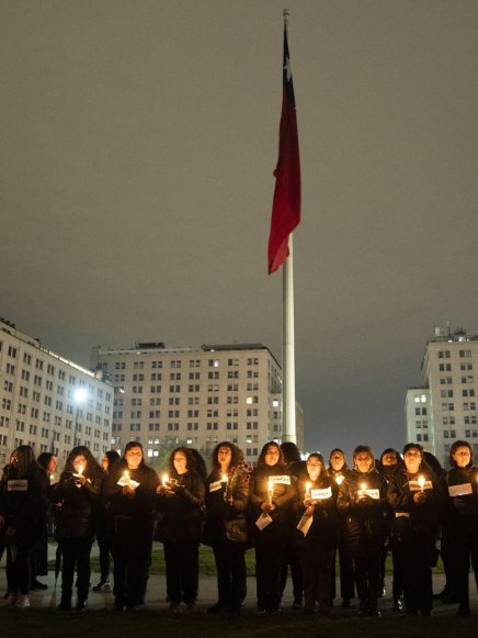 “Nunca más”: Miles de mujeres rodearon La Moneda para conmemorar los 50 años del golpe